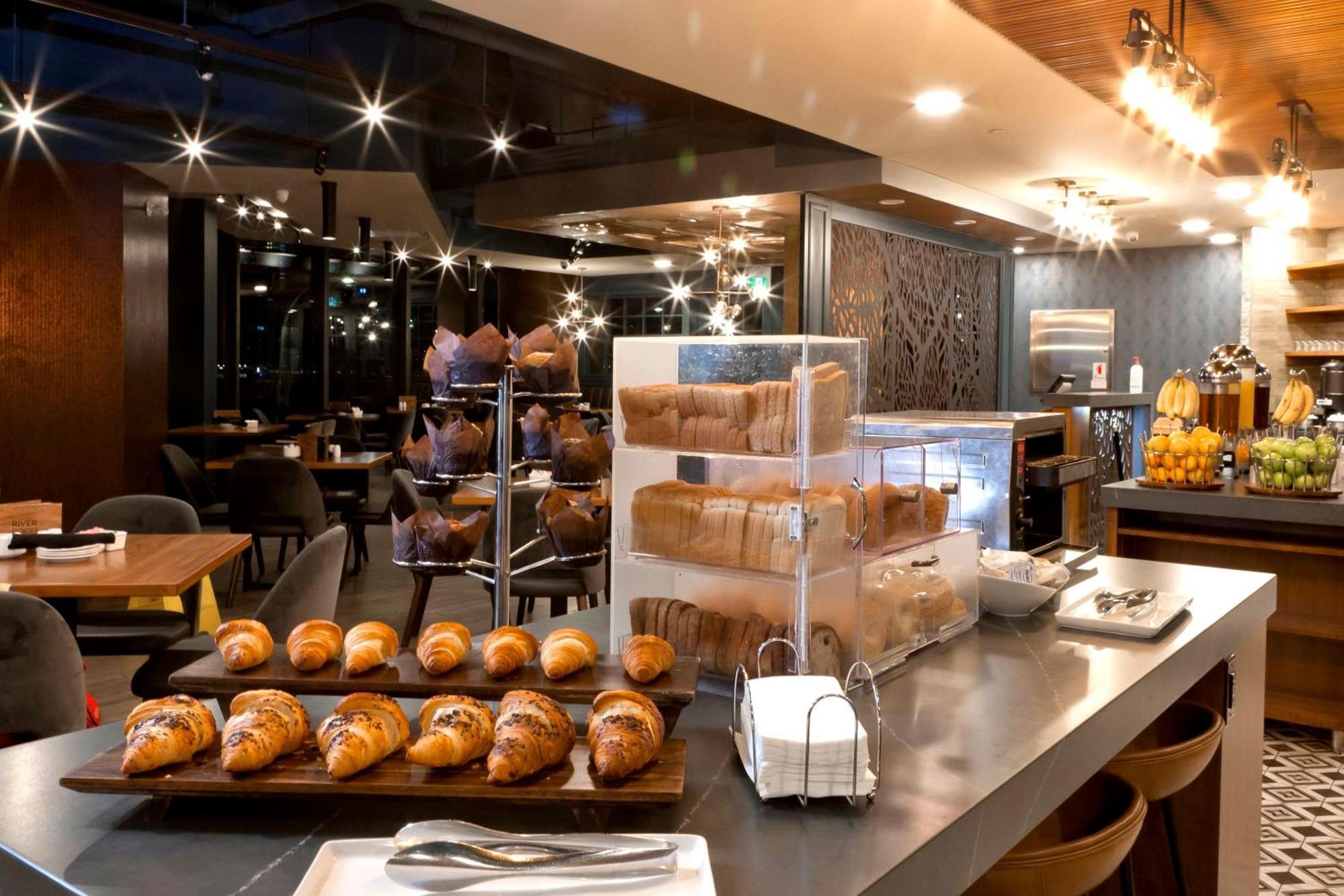 Doubletree By Hilton Windsor, On Hotel Ngoại thất bức ảnh