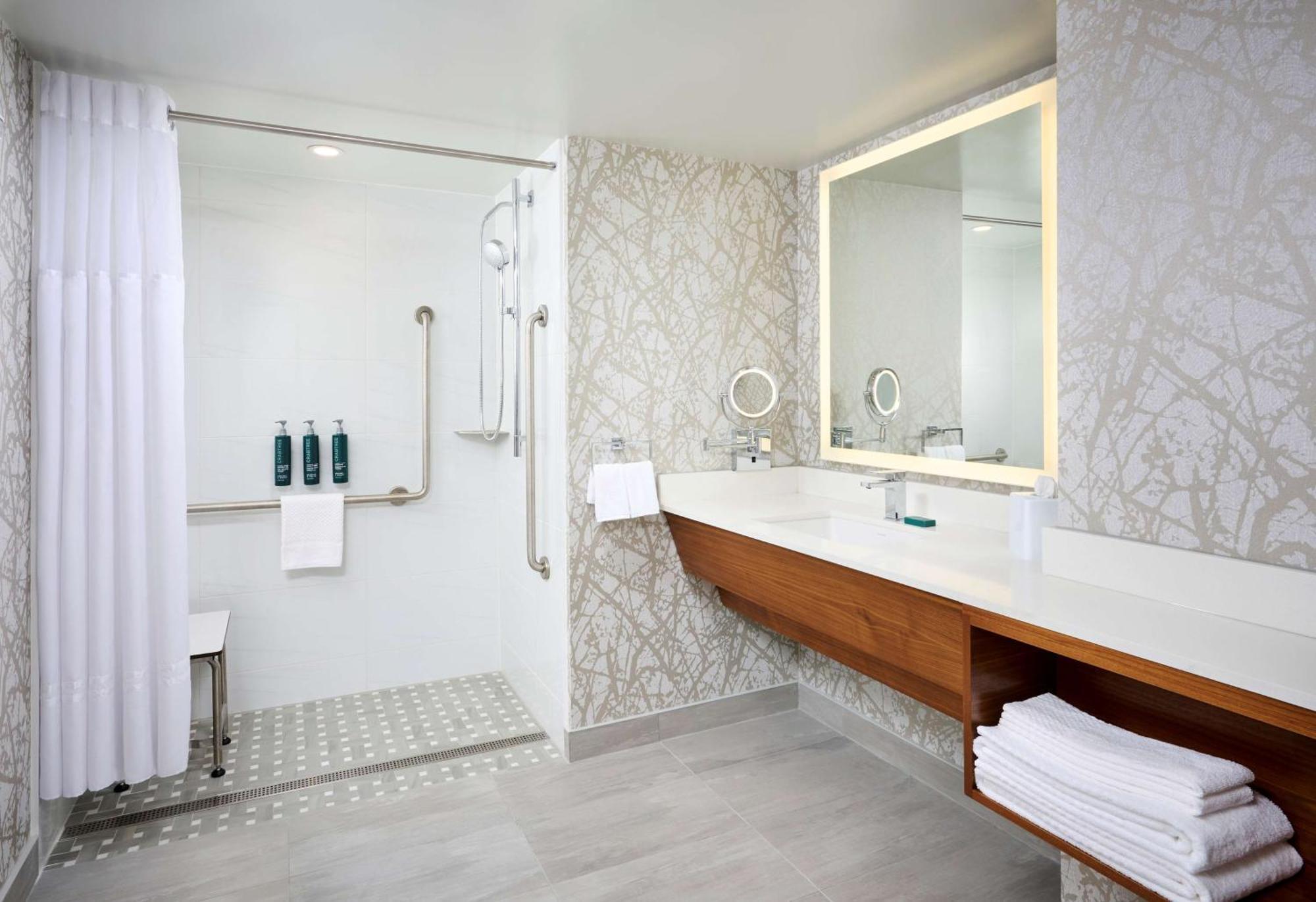 Doubletree By Hilton Windsor, On Hotel Ngoại thất bức ảnh